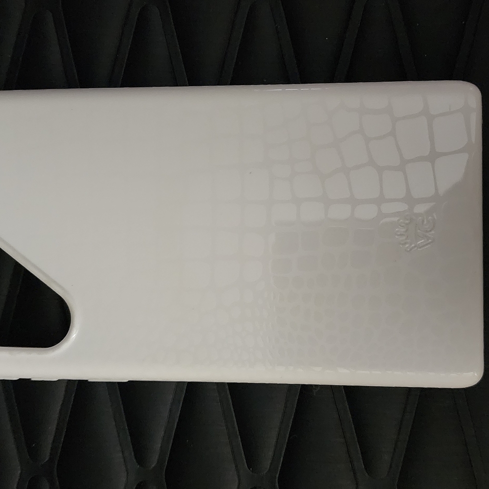 Velvet Caviar White Crocodile Pattern Phone Case for Samsung Galaxy S22 Ultra